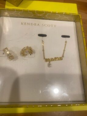 Happy Mother’s 💜 Day Kendra Scott Gold Script 'mama' Necklace with Star Charm ❤️